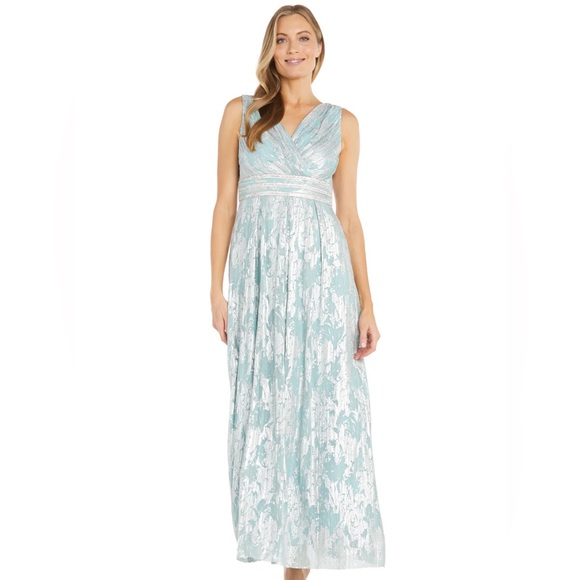 Plus Dress 🩵 - Picture 7 of 12